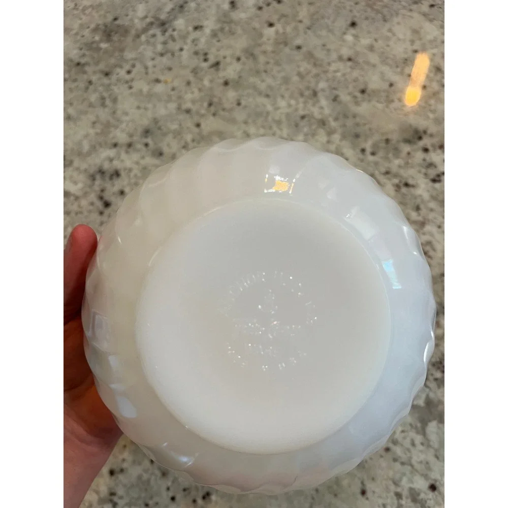 Vintage Anchor Hocking Fire-King Milk Glass Swirl Mixing Bowl White 6 inch